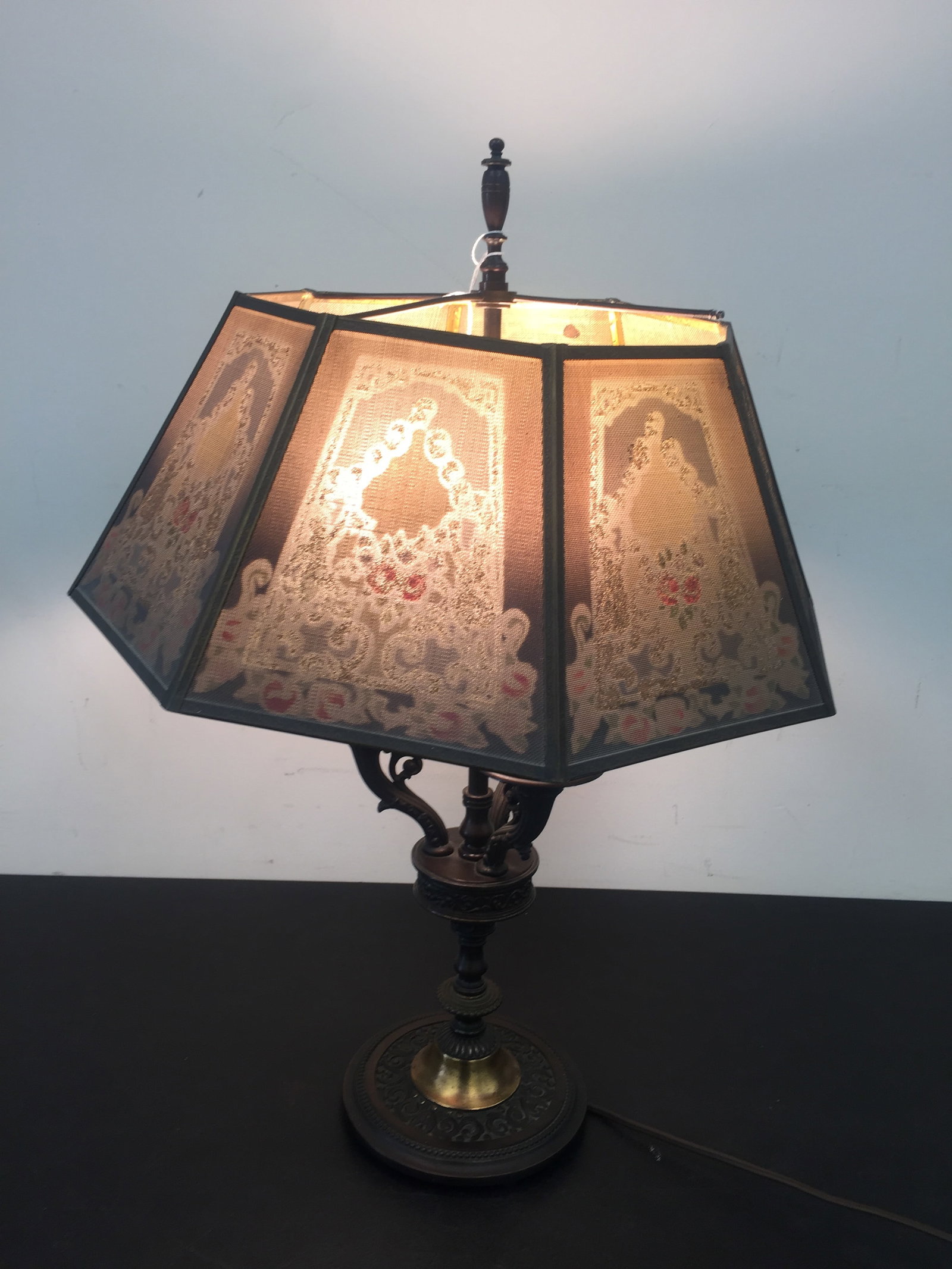 Art Deco Rembrandt Table Lamp: Octagonal 8 panel wire & mesh screen shade. Signed on base. 24" x 17". Powers on.