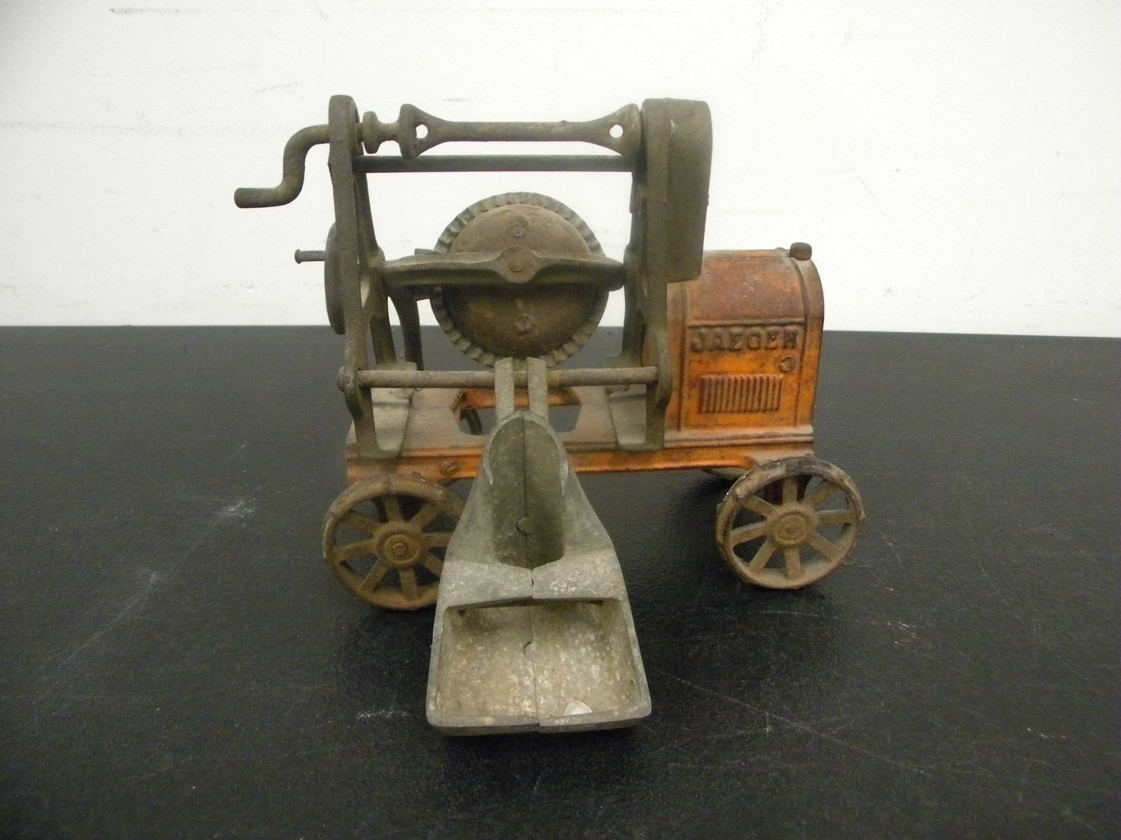 Antique Kenton Toys Cast Iron " Jaeger " Cement Mixer: in original paint, 8" x 7"