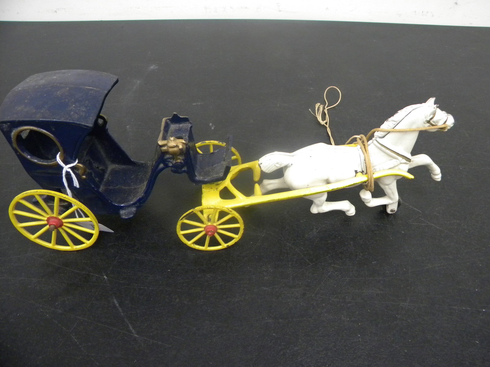 Antique Kenton Toys Cast Iron Hansom Cab: in original paint, 2 pieces with driver, 16" x 6"