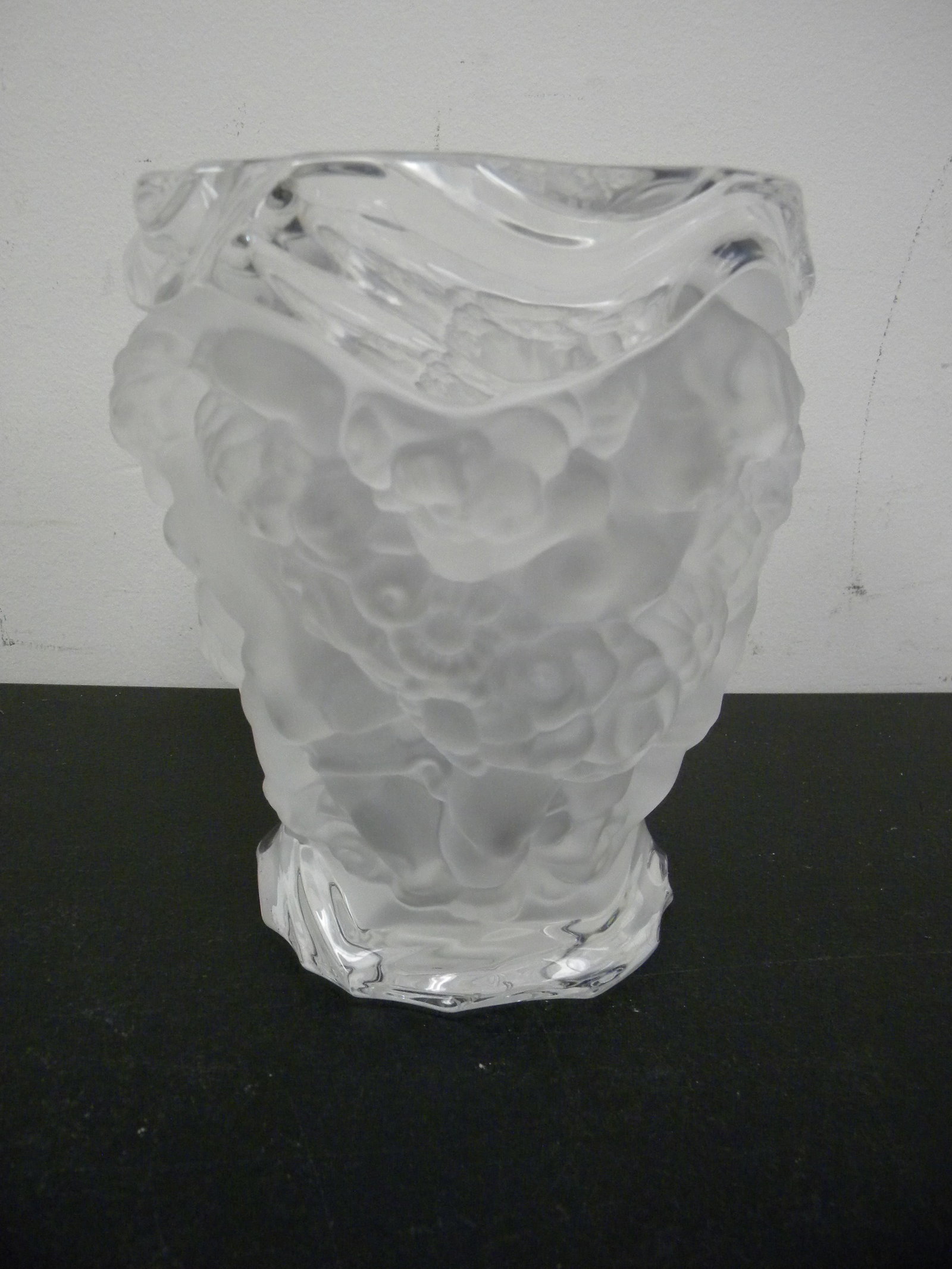 Lalique Cherubins Vase (1 of 3)