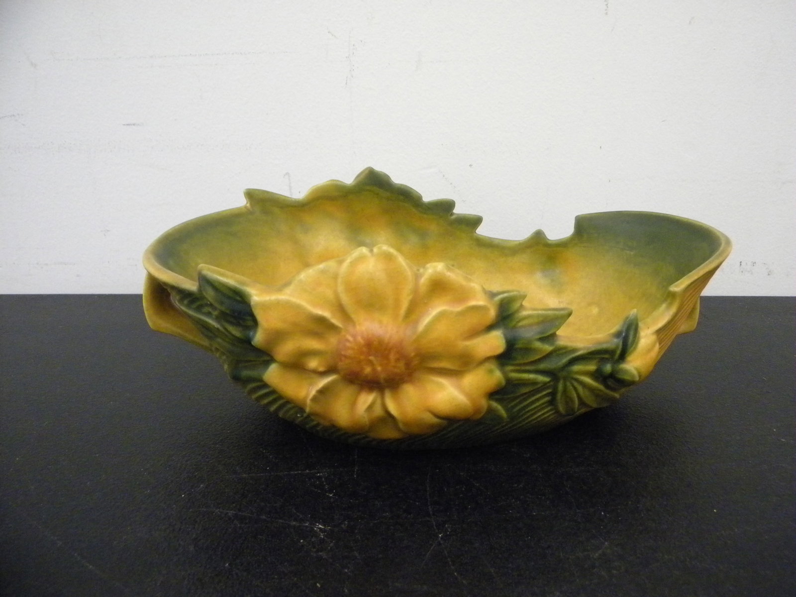 Roseville Peony Console Bowl: 430-10".