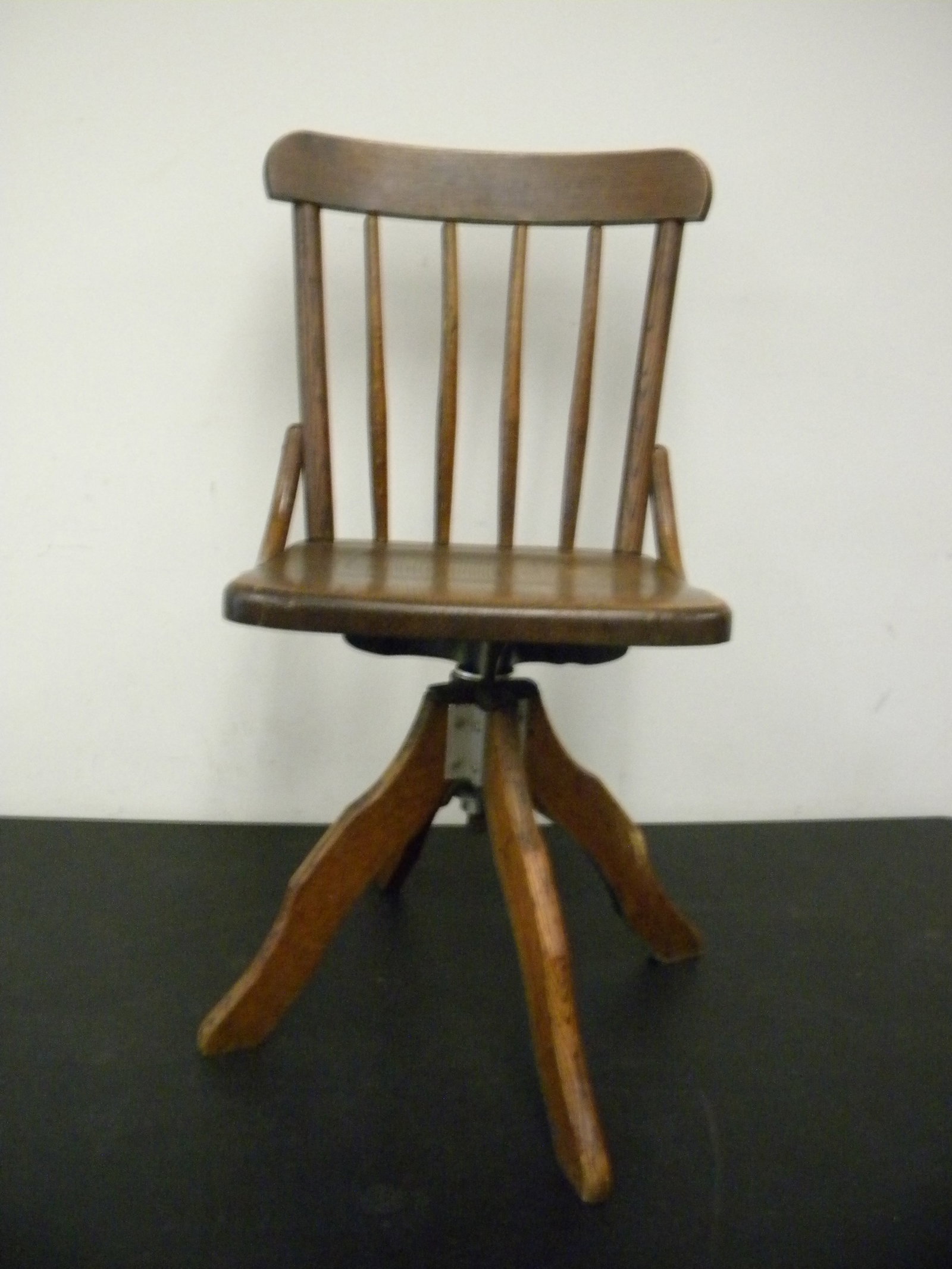 Antique Oak Desk Chair: 14"x15"x31".