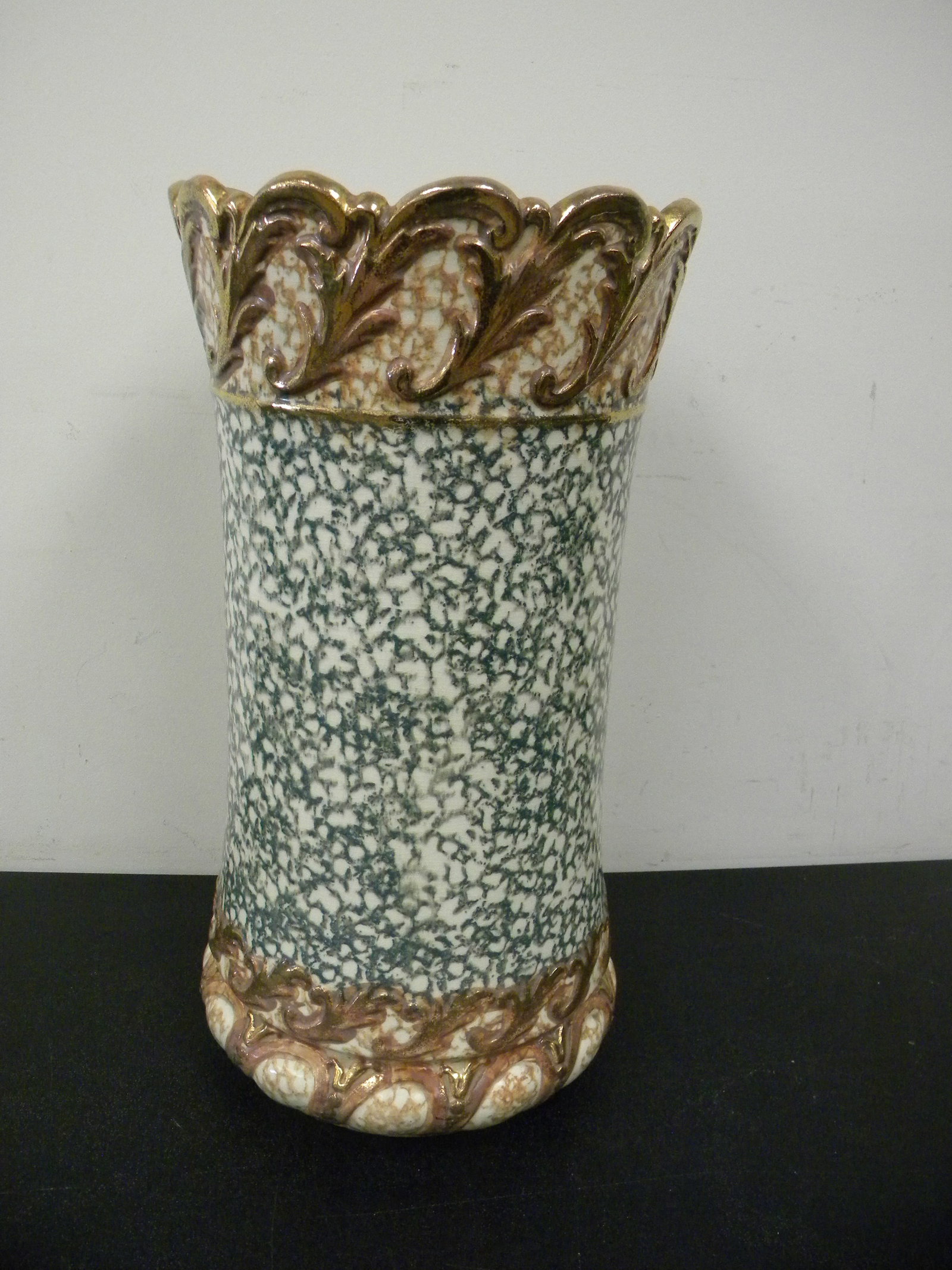 Sponge Decorated Umbrella Holder: 21"x11".