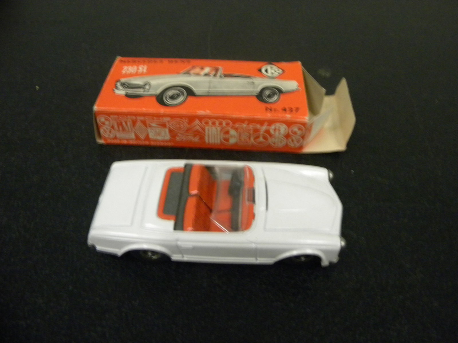 Tenkno Denmark 1/43 Mercedes Benz 230 (1 of 2)