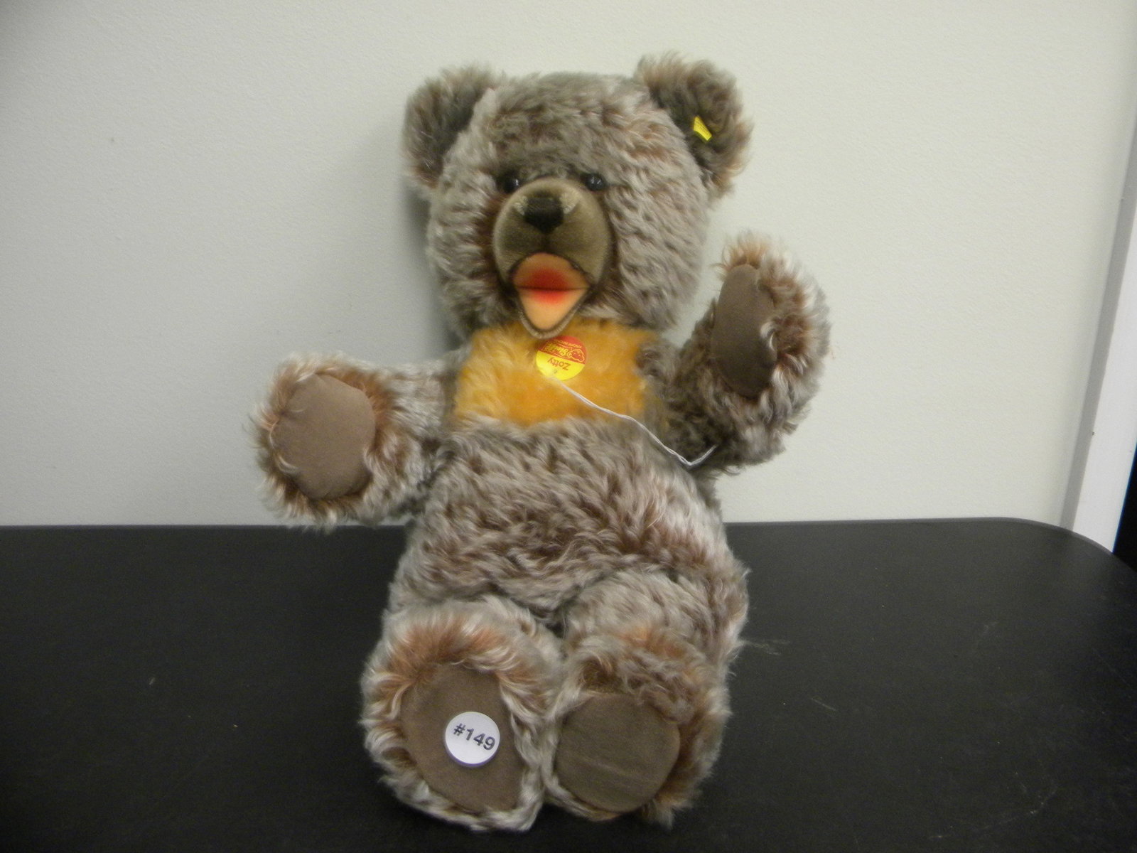 Steiff Zotty Bear: has tag, glass eyes. 18"H.