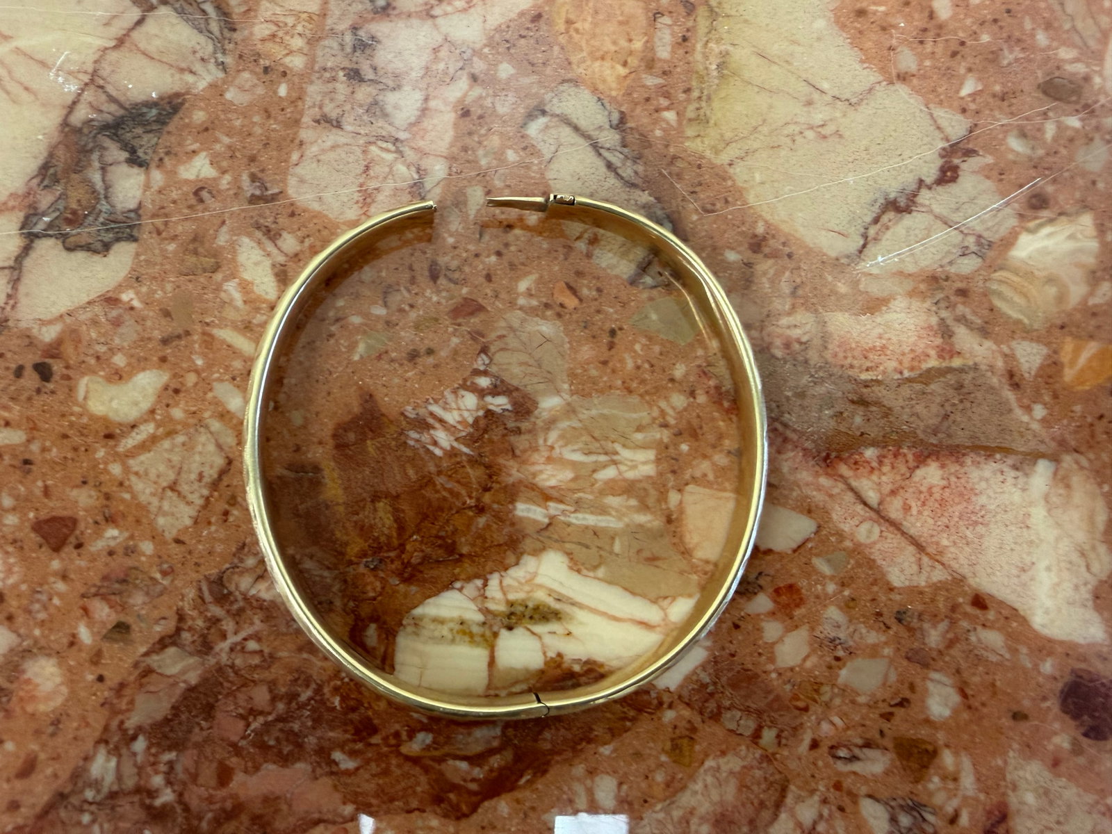 Ladies 14K YG Gold Bangle Bracelet: engrave leaf design, marked 14K, 4.6dwt. 3".