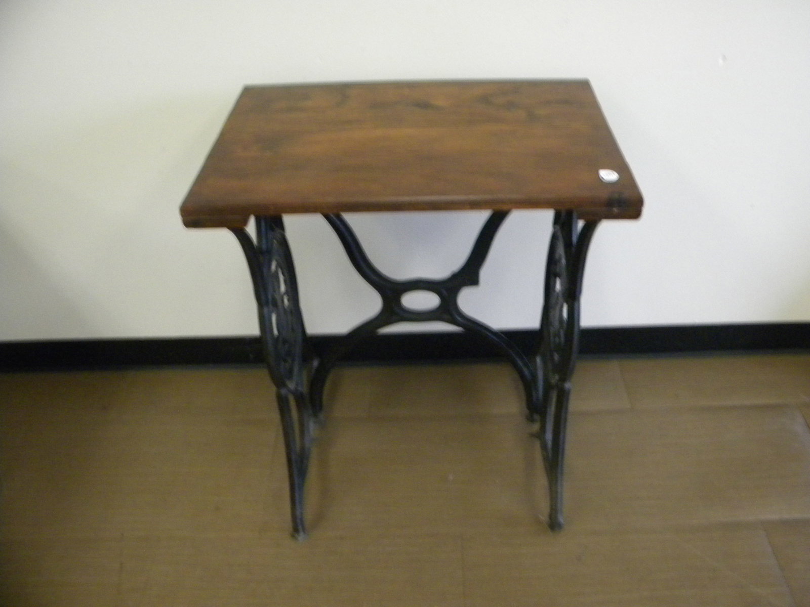 Singer Cast Iron Sewing Table: 24"x15"x29".