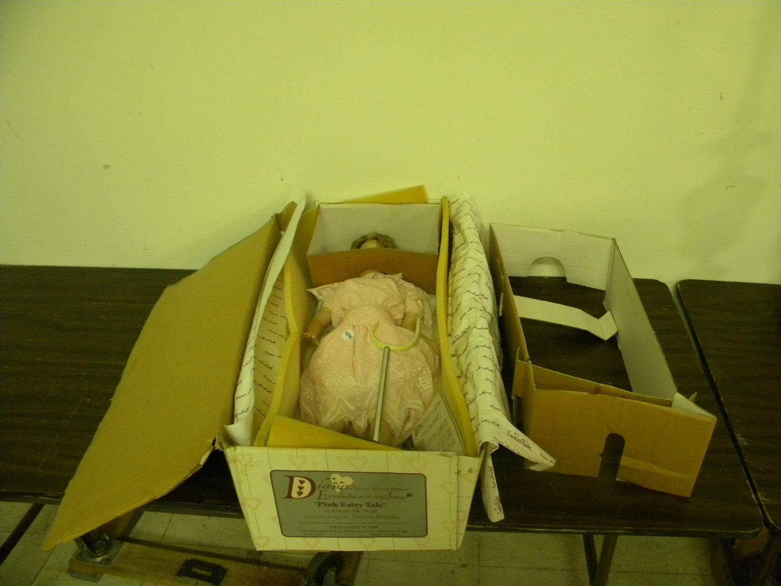 Gwen McNeill Princess Diana Doll: in original box, has coa.