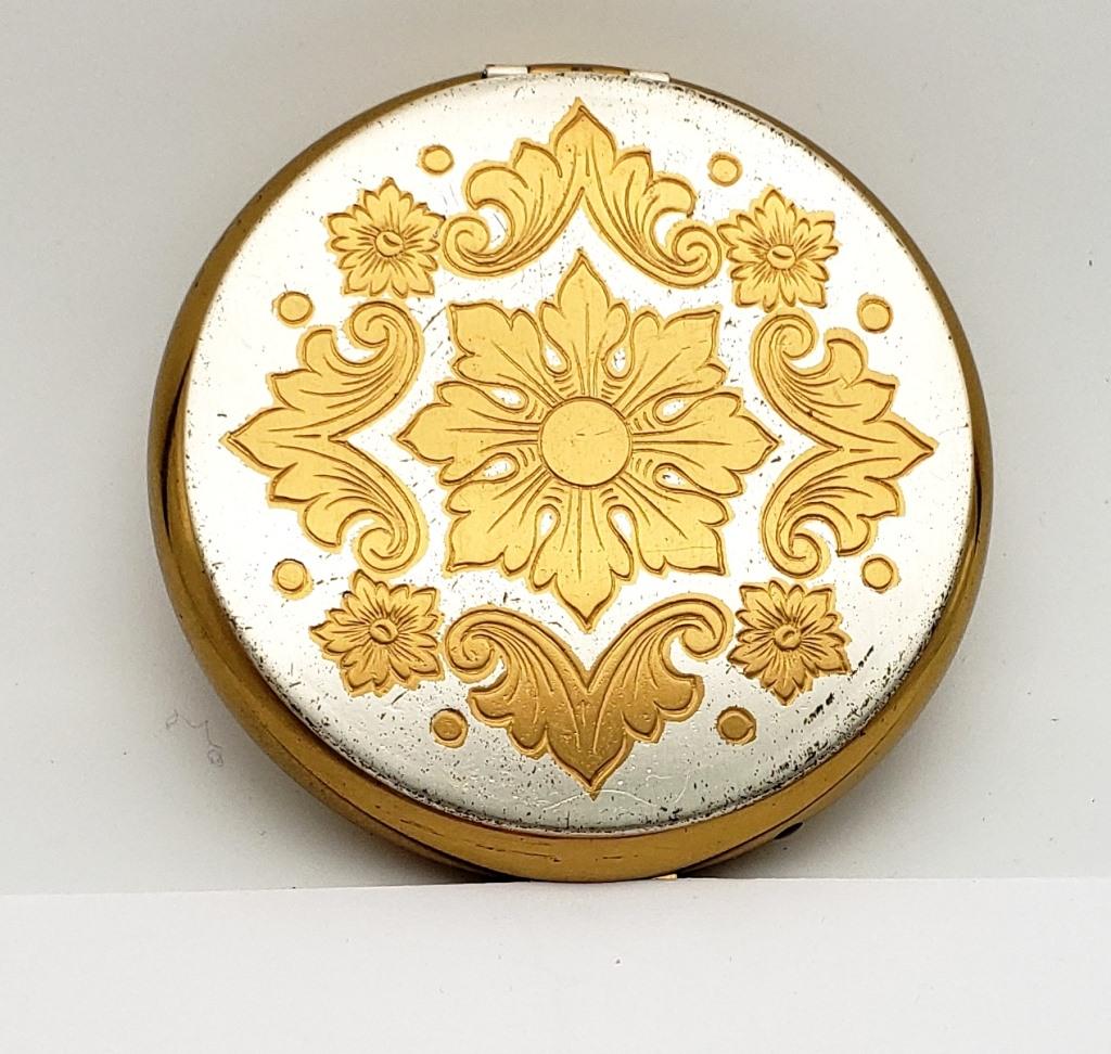 VINTAGE GOLD TONED COMPACT W/ FLORAL DESIGN (1 of 5)