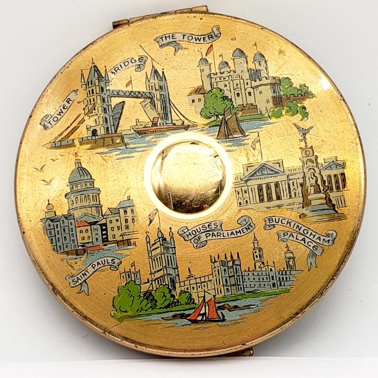 VINTAGE KGIU GOLD TONED COMPACT: WITH ENGLAND LANDMARKS!