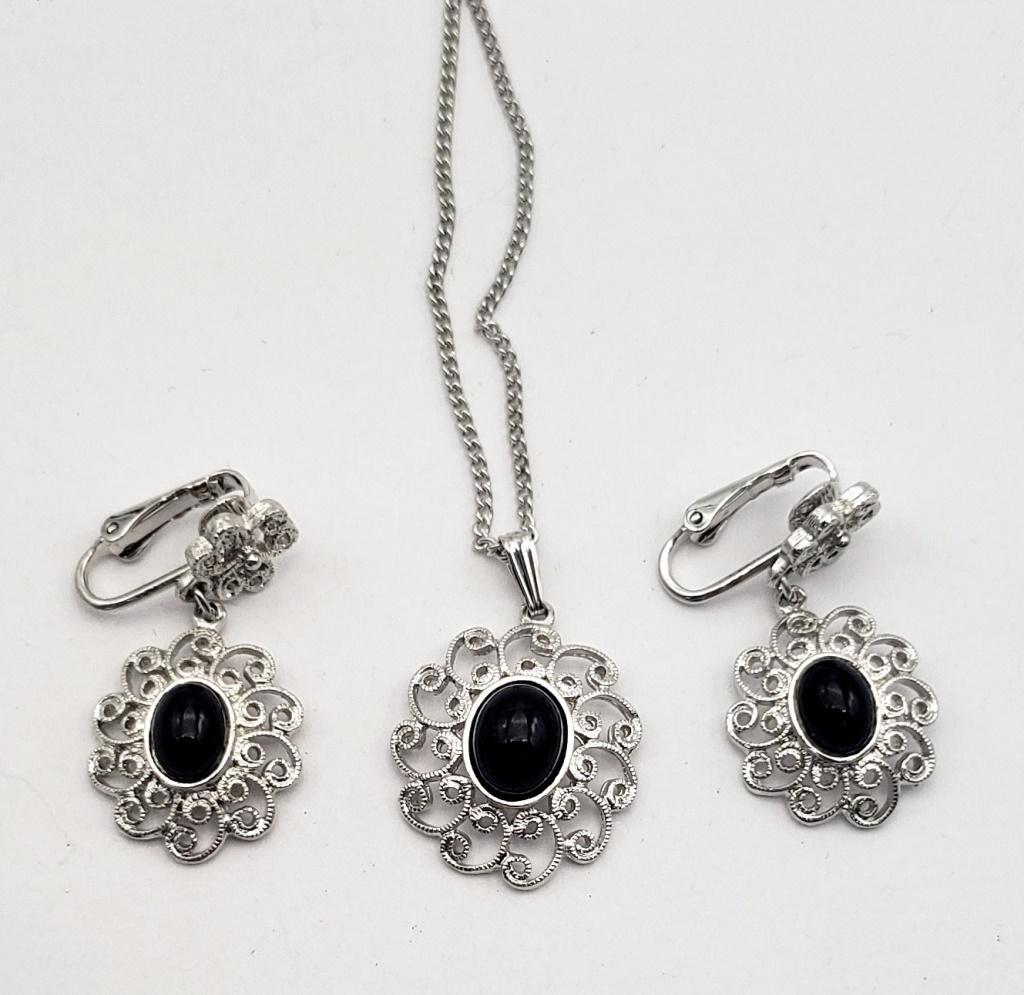 VINTAGE AMWAY SILVER TONED NECKLACE & CLIP (1 of 4)