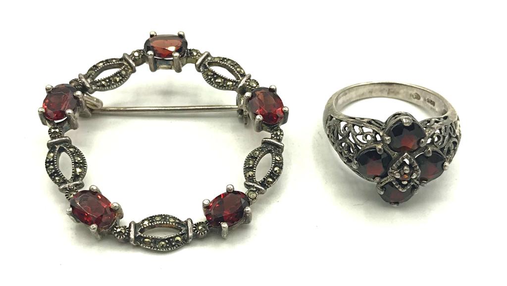 BROOCH & RING W RUBY COLORED STONES: 7.3 DWT TOTAL STERLING