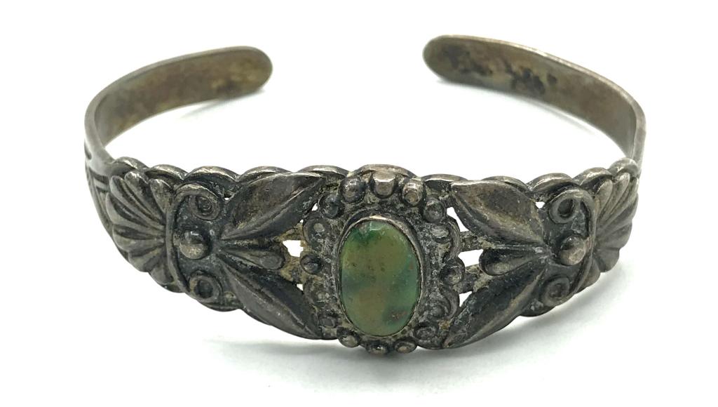 NAVAJO BANGLE W GREENISH STONE (1 of 5)