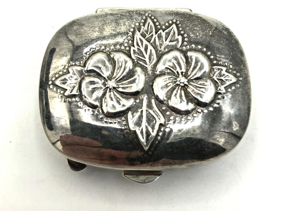 VINTAGE STERLING PILL BOX FLORAL: 15.2 DWT TOTAL