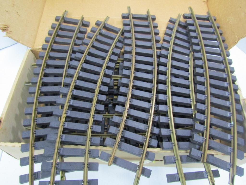 Track Sets for Electric Trains by Bachmann: 12-CURVED 16" LONG & 4-STRAIGHT 12" LONG (NO NAME BRAND ON TRACKS - SO COMPARISON GUESS!) VERY NICE CONDITION