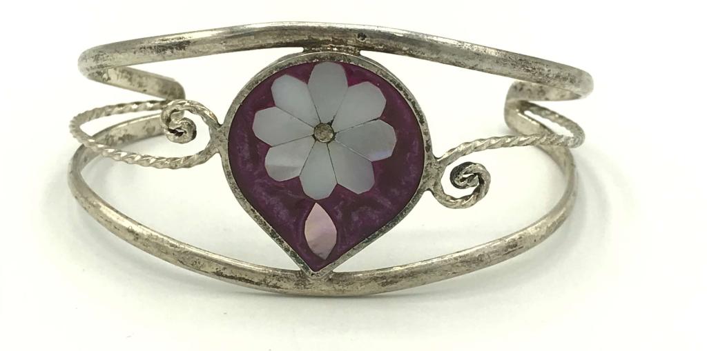 ABALONE BANGLE MOTHER OF PEARL FLOWER: 8.1 DWT TOTAL