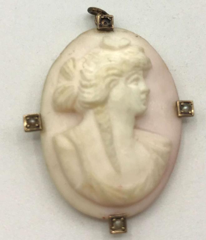 10K CAMEO PENDANT 3 DIAMONDS-1 MISSING: 1 DIAMOND IS MISSING, SEE PHOTOS, 3.0 GRAMS TOTAL