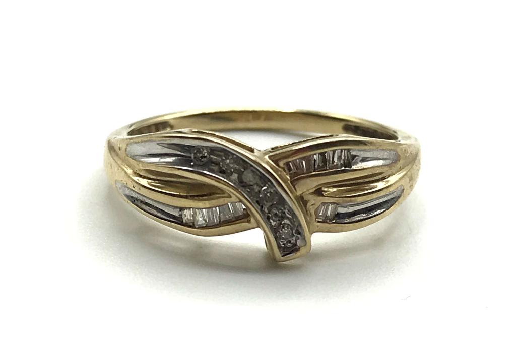 10K GOLD DIAMOND RING SIZE 7 (1 of 4)