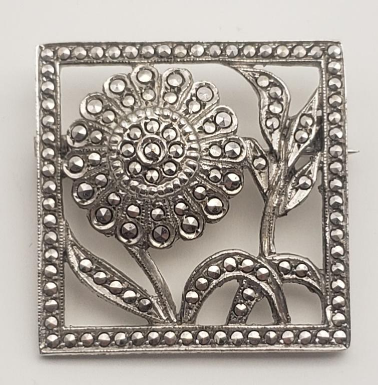 VINTAGE STERLING SQUARE BROOCH WITH FLOWER: MARCASITE! TOTAL 7.1 DWT