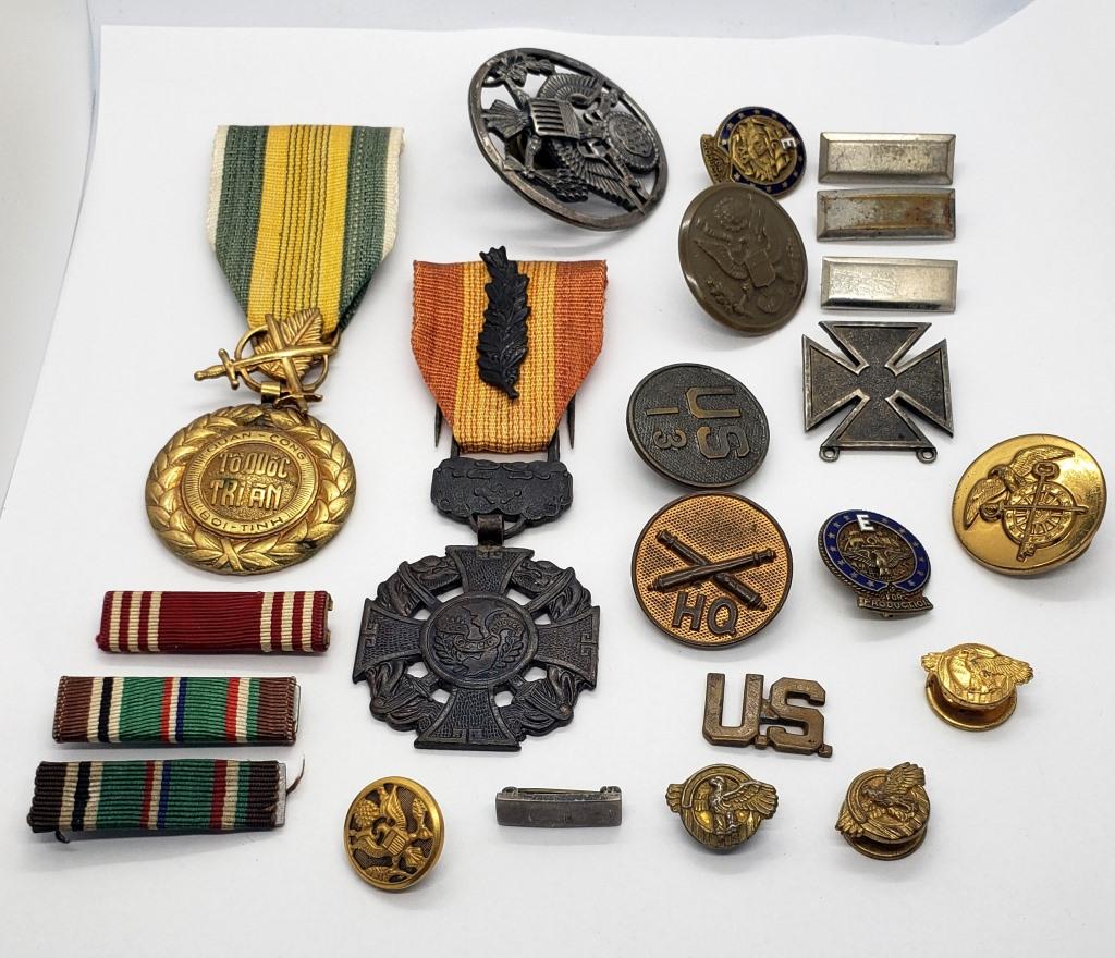 US Army WWII/Korean/Vietnam Era Pins & Medals (1 of 5)