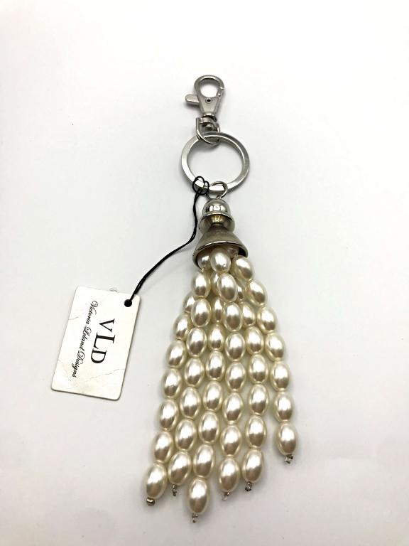 VICTORIA LELAND DESIGNS KEYCHAIN: BID TODAY!!