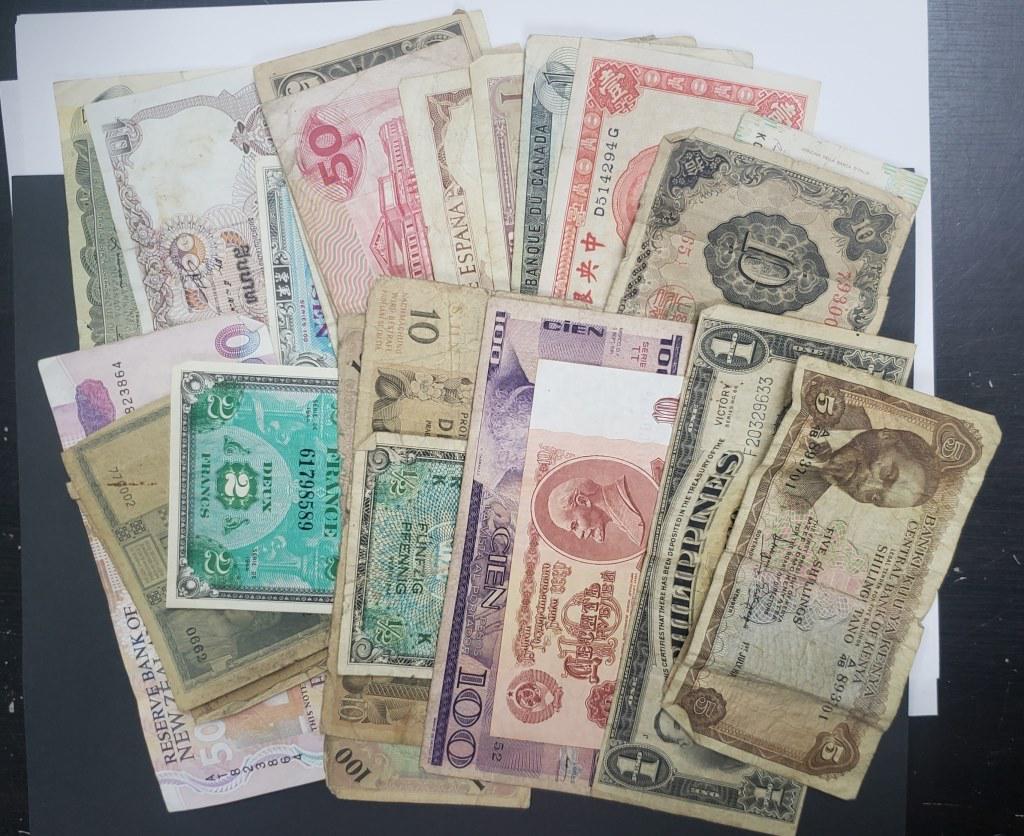 25pc FOREIGN CURRENCY LOT (1 of 1)