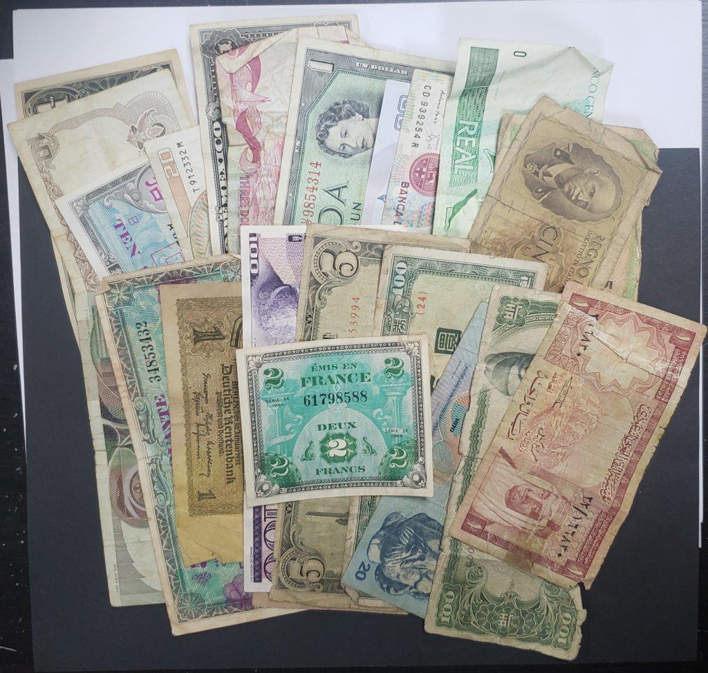 25pc FOREIGN CURRENCY LOT (1 of 1)