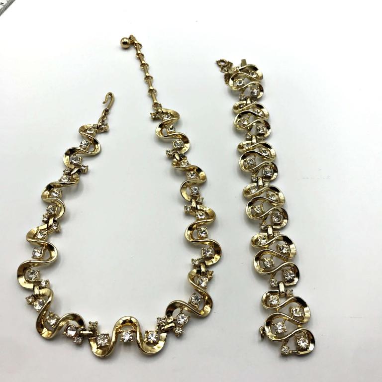CORO NECKLACE & BRACELET GOLD TONE (1 of 5)