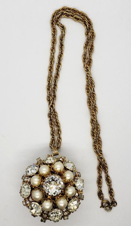 GORGEOUS GOLD TONED NECKALCE WITH LARGE (1 of 3)