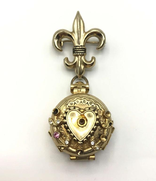 CORO BROOCH FLIPS INTO LOCKET (1 of 4)