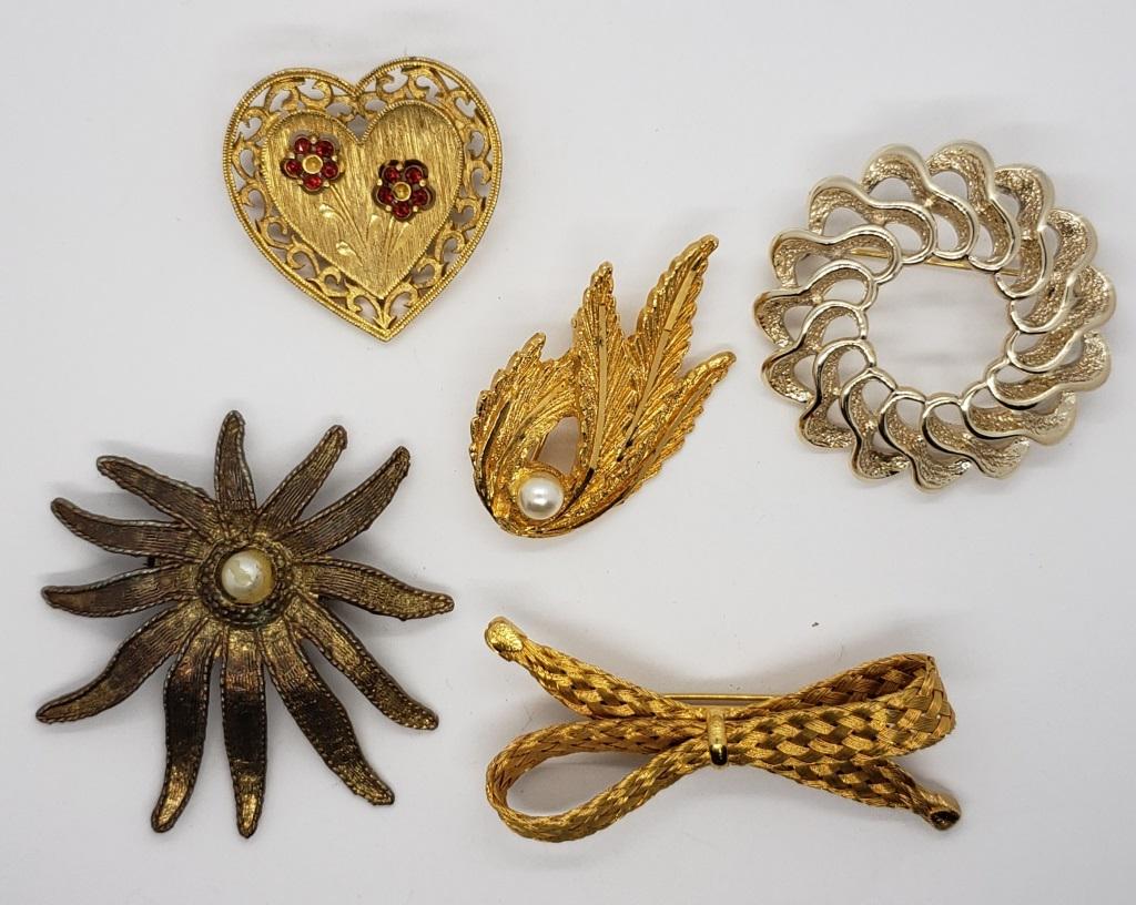 5-VINTAGE GOLD TONED BROOCHES-JJ-SARAH COV-: AJ-RHINESTONES-FAUX PEARLS-NICE LOT!!!