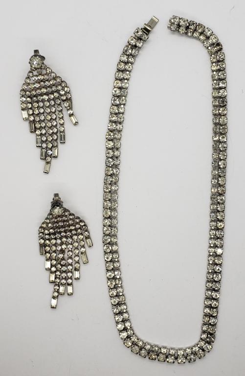 VINTAGE SILVER TONED DOUBLE STANDED (1 of 3)