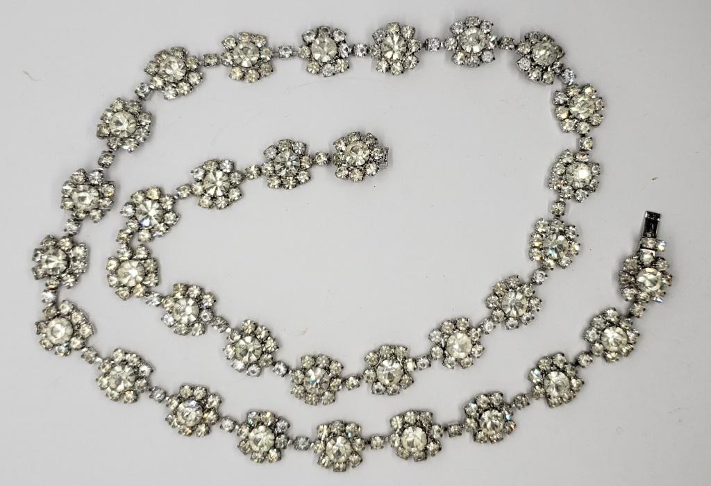 VINTAGE 24 INCH RHINESTONE FLOWER NECKLACE (1 of 4)