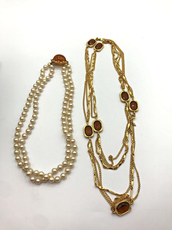 VINTAGE GOLD TONED SARAH COV LONG LAYERED (1 of 4)