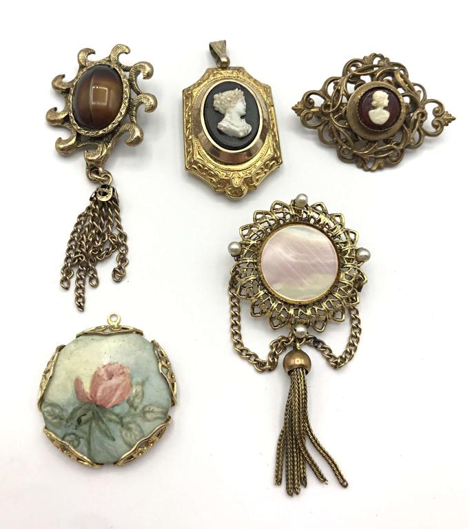 4-VINTAGE GOLD TONED PENDANTS PLUE (1)BROOCH (1 of 4)