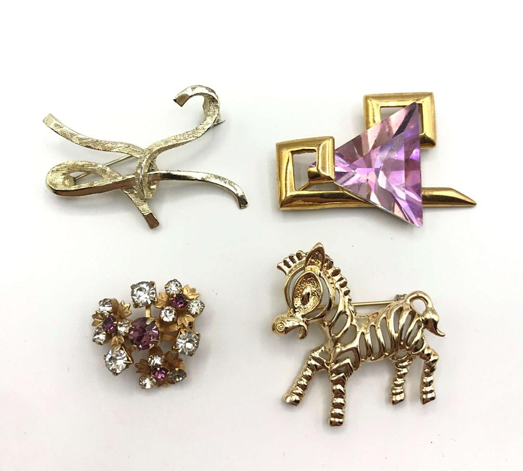 4-VINTAGE GOLD TONED BROOCHES: (1)SARAH COV (1 of 2)