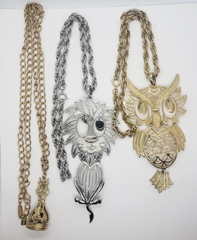 VINTAGE GOLD TONED 1928 LINK NECKLACE WITH: LOCKET PENDANT PLUS LARGE OWEL AND LION PENDANT NECKLACES