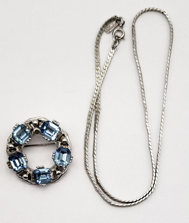 VINTAGE SILVER TONED BROOCH WITH LIGHT (1 of 5)