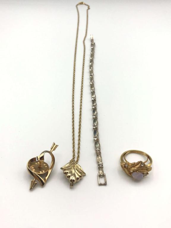 AVON LOT!!  RINGS, BRACELET, NECKLACE, PIN (1 of 4)