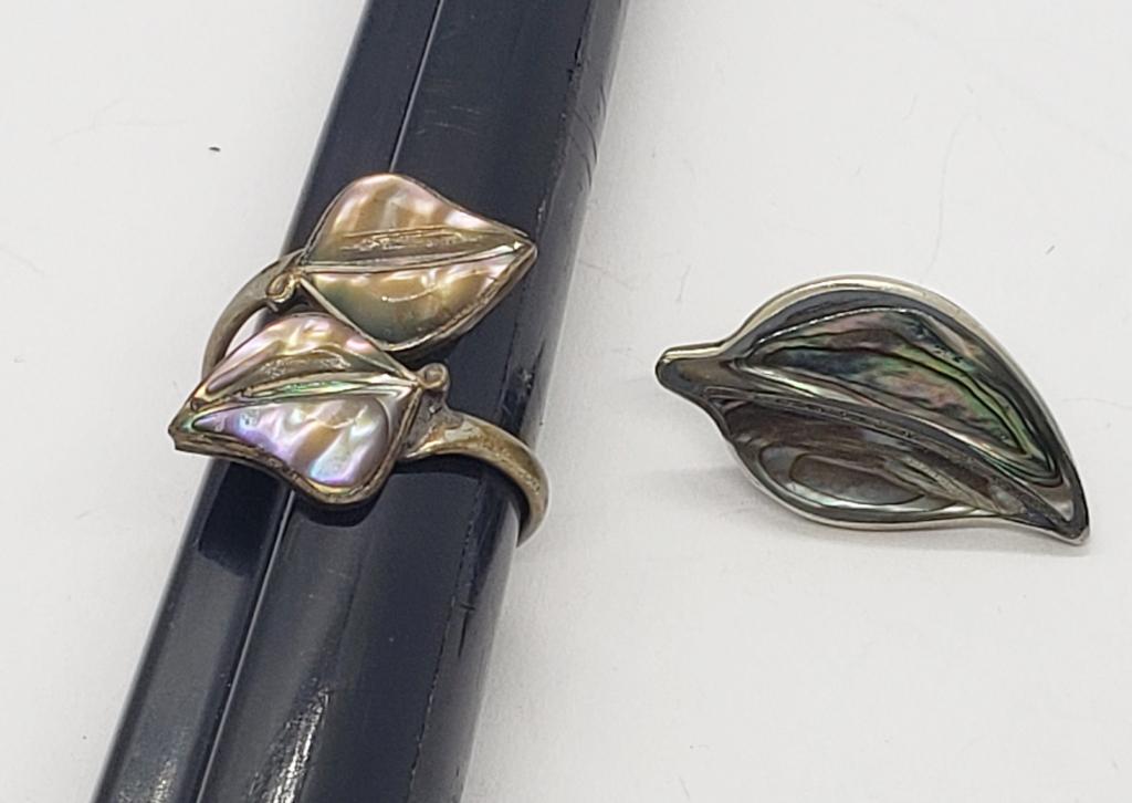 ALPACA STERLING RING w/ABALONE: (1) EARRING w/ABALONE (3.8 DWT)
