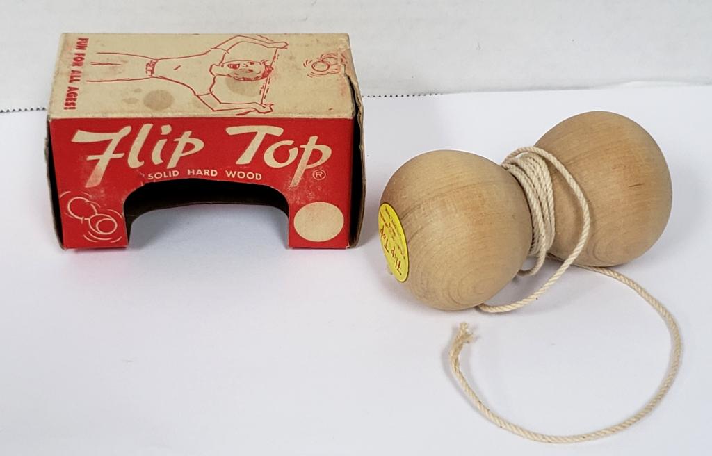 vtg FLIP TOP SOLID HARD WOOD TOY (1 of 3)