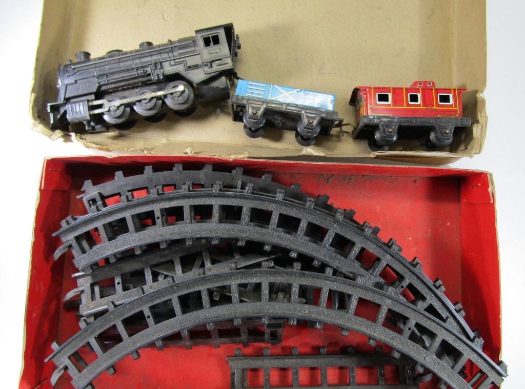 Vintage Marx Train Set: Missing tender. Battery opperated.