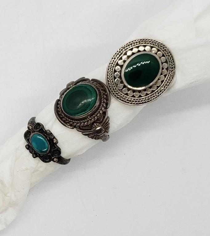(3) SOUTHWEST STERLING LADIES RINGS: GREEN MALACHITE - SIZES 7-9 (9.5 DWT)