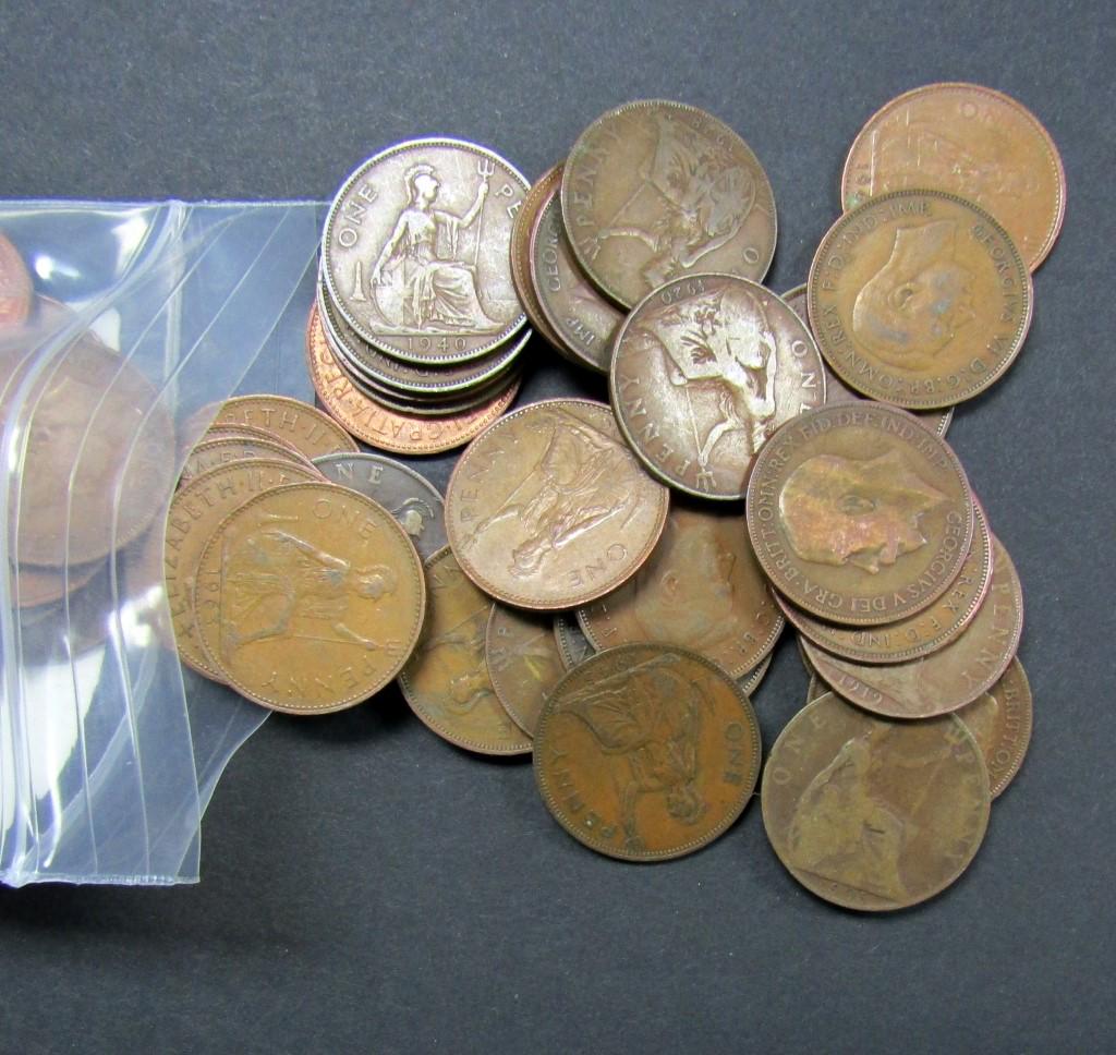 100 GREAT BRITAIN LARGE PENNY LOT (1 of 2)