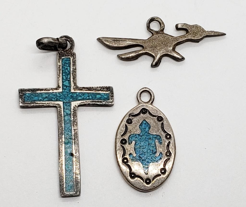 (3) TURQUOISE INLAY NAVAJO PENDANTS: ROADRUNNER, TURTLE & CROSS (4.7 DWT)
