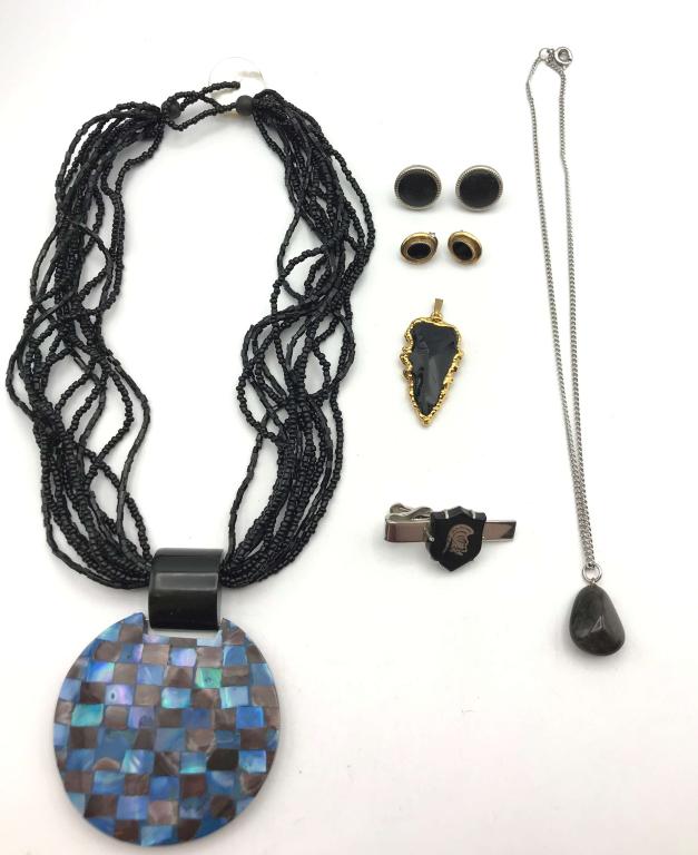 BLACK STONE/ BEAD LOT OF 6 PIECES (1 of 2)