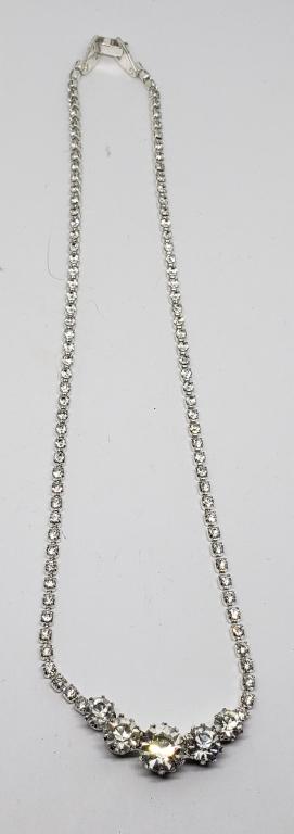 15" LONG CLEAR RHINESTONE VTG NECKLACE (1 of 3)