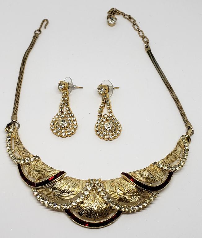 CORO COLLAR NECKLACE w/DARK RED STONES (1 of 5)