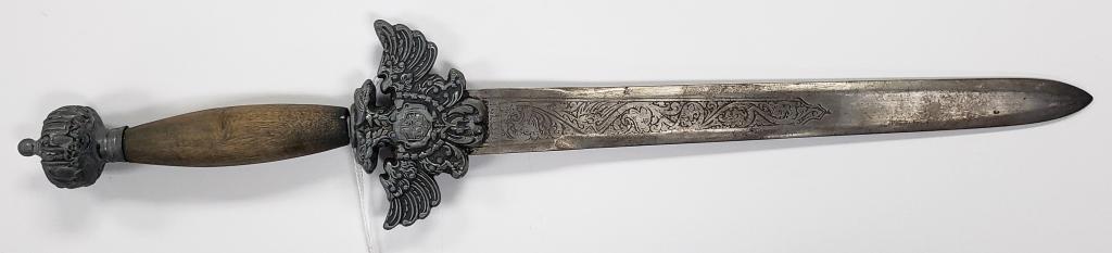 Antique Toledo, Spain Short Sword: The handle end doesn’t screw tight.