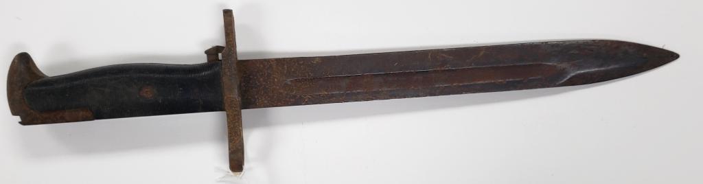 WWII US UHF Bayonet: No Scabbard. Has rust on all the metal parts. Needs a good cleaning.